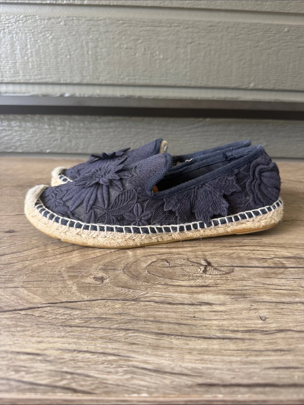 Tory Burch Women’s Espadrille Slip-On Shoe with Floral Applique size 7.5